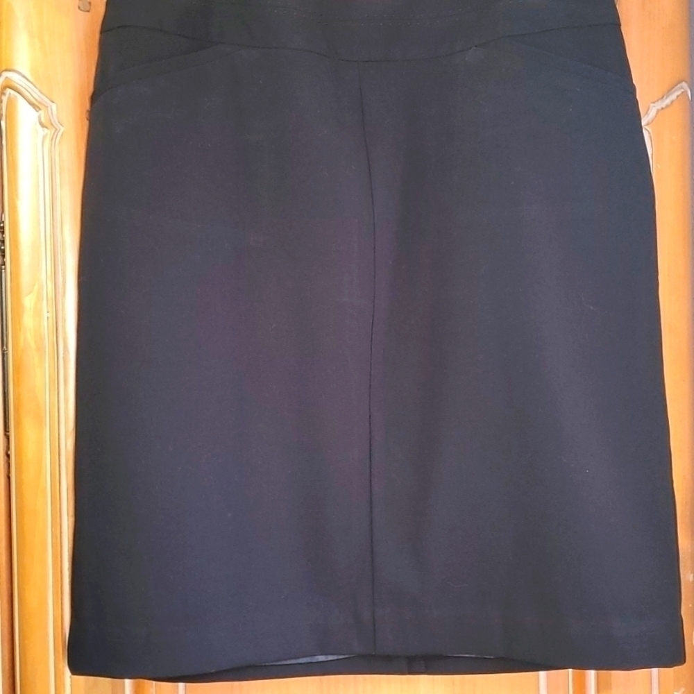 PENCIL SKIRT, like new black‎ by Worthington. Completely lined  size 10 petite.